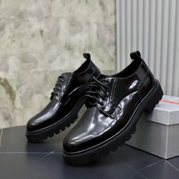 2024 Elegant Gentleman Brushed Leather Derby Loafers Shoes Light Rubber Sawtooth Sole Sneakers Black Calfskin Oxford Walking Party Wedding Dress Moccasins