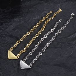 Luxury Designer Necklace Silver Gold Jewlery Womens Mens Triangle Thick Necklaces For Men Letter Wedding Party Pendant Necklace Gifts
