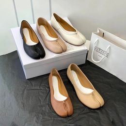 Tabi Slipper Luxury Summer Ballet Sapatos planos vestido de sandália casual mula design sliders Sliders moda mm6 margiela feminino sexy lã de couro slide