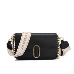 Stylish Shoulder Casual Designer Crossbody Bag Simple portable magnetic lock opens and closes with chain strap in smooth leather 02