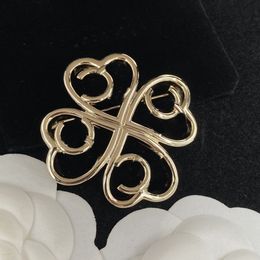 Gold Letter Brooches Flower Design Luxury Brooch Diamond Brooch For Woman Wild Gift Brooches Accessories Supply