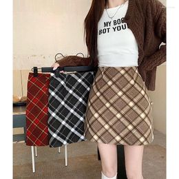 Skirts Retro Plaid Contrasting Woollen Mini Skirt For Women 2024 Winter High Waisted And Hip Wrapped Y2k Clothing