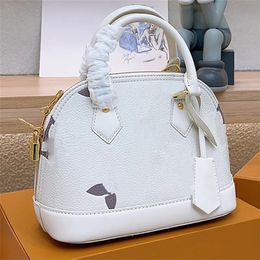 Top quality Shell bags luxury Lady Fashion Casual Canvas Luggage Tags Small Lock Classical Shoulder Handbag high quality food Fashion Embossed leather purse