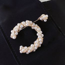 Woman Pins Brooch Top Quality Diamond Brooch For Woman Wild Fashion Accessories Supply