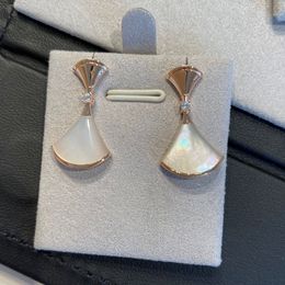 Fan Stud Earrings V Gold Dress Women's 18K Rose Gold Plated Temperament Premium Diamond Diamond Pearl-Carnelian Fan Earrings
