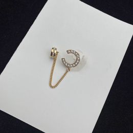 New Design Gold Brooch Letter Diamond Brooch For Woman Wild Brooch Accessories Supply