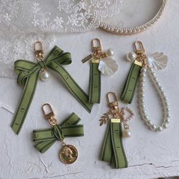 Designer keychain Luxury key chain bag charm female car ring Pearl green ribbon delicate shells couple pendant gift nice good 3AZ9