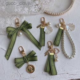 Designer keychain Luxury key chain bag charm female car ring Pearl green ribbon delicate shells couple pendant gift nice good 9QYU