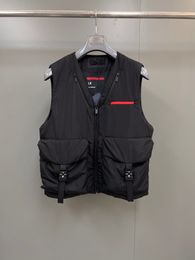 2024 Spring New Mens Fashion Vest 고품질 포켓 및 지퍼 스티칭 디자인 미국 크기 블랙 조끼 브랜드 디자이너 조끼