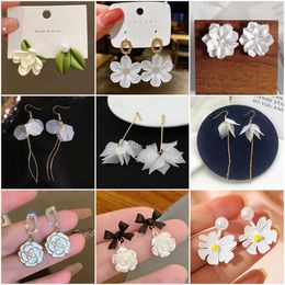 Stud Fashion White Flower Earrings for Women Trendy Crystal Acrylic Pearl Long Tassel Drop Earrings Temperament Party Gift Jewellery YQ240129