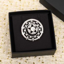 2024 Luxury quality charm brooch with diamond round shape in silver plated have stamp box PS3873A