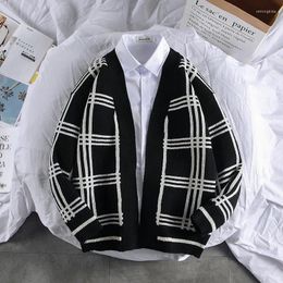 Men's Sweaters Black And White Plaid Knit Shirt Lazy Style Loose Thick Sweater Color Matching Student Couple Cardigan Jacket 2024