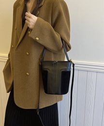 Temperament Bucket Bag Women's Bag Designer's Retro Art Shoulder Bag Diagonal Straddle Bag