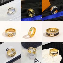 Ring Luxury Jewellery Designer Rings Women Love Charms Wedding Supplies Black White 18K Gold Plated Stainless Steel Non-Fading