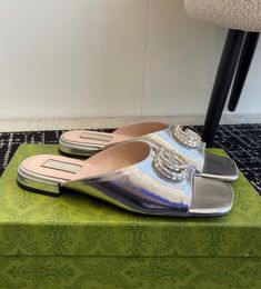 Yaz 2024 Kristal Set Çift-G Sandals Ayakkabı Köpüklü Donanım Patent Deri Slide Flats Ayakkabı Terlik Üzerinde Dış Mekan EU35-42