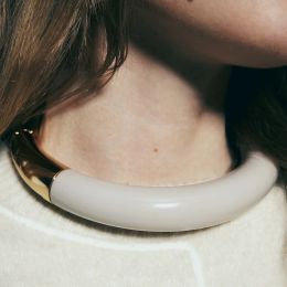 Torques Chunky Resin Glossy Exaggerated Circular Open Torques Choker Necklace for Women Girls Alloy Metal Travel Jewellery Gifts 2024 New