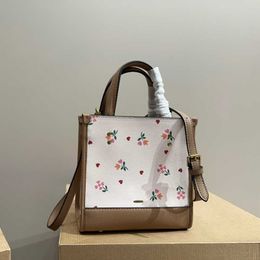 Vintage Strawberry Purse Designer DemPsey Tote Bag Fresh Flower Bow Bees Print Shopping bags purses Handbags Women Shoulder Work Bag 240129