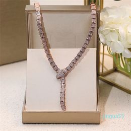 Fashion Women Gold Necklace Exquisite Charming Snake Shape with Diamond Inlay Design Charm Noble Designer Gorgeous Sparkling Lady Jewellery Pendant