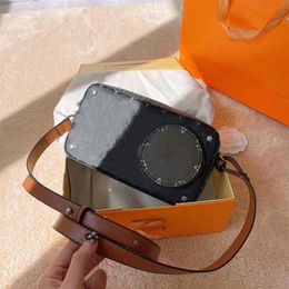 M69688 VOLGA ON STR Desinger Genuine Cowhide Leather Camera Bag Men Handbag Clutch cross-body Shoulder Bags Purse 22204G