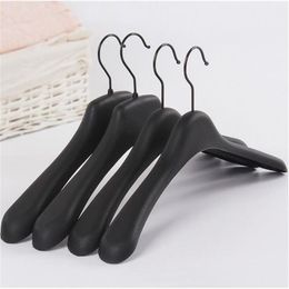 Jetdio Black Thick Wide Shoulder Plastic Clothes Hanger for Coats Jacket and Fur 10 Pieces Lot T200211252h