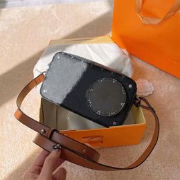 M69688 VOLGA ON STR Desinger Genuine Cowhide Leather Camera Bag Men Handbag Clutch cross-body Shoulder Bags Purse 222335