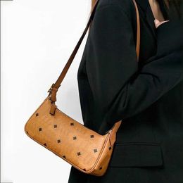 Lady Baguette underarm Bag leather messenger Shopping bucket makeup Luxury Designer clutch mens womens hangbag CrossBody Bags 240115