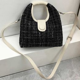 Shoulder Bags Korean Casual For Women Luxury Designer andbags Purses 2023 New In Polyester Woollen Woven Top andle Small Clot Soulderqwertyui879