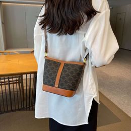 Fashionable Bucket for Women New Commuter Old Flower High End Sense, Unique Casual Large Capacity 2024 New Design Fashion 78% Off Store wholesale
