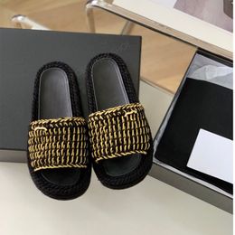 Top quality Hand-knitted Letter logo Platform Flat slipper slide Vacation style open toe sandal Beach Flat shoes Luxury designer slippers for womens Black white