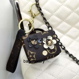 2024new fashion luxury key chain School Car bag pendant Charm accessories Womens PU leather car buckle pocket lvii Mini hanging pocket Mobile phone key chain
