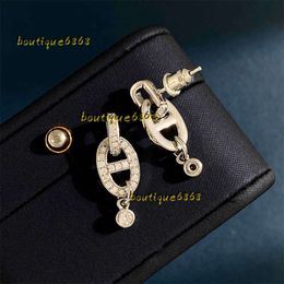 Stud Stud 2024 Designer Brincos Nose Ear Studs Female Sparkling Diamonds Fashionable Simple And Cool Style Fashionable Brand Elegant Face Thin Earrings New Style