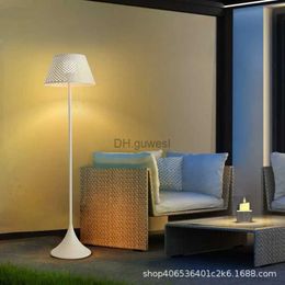 Floor Lamps Retro Style Solar Energy Garden Nordic Simple Atmospheric Living Room Sofa Bedroom Study Villa Park Floor Lamp YQ240130