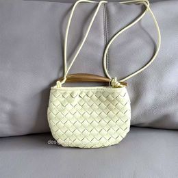 Venetas Sardine Ladies Bags Classic Cassette Designer Bag 2023 Shark Woven Bun Mini Handheld Solid Colour Metal Women Shoulder Botegas Strap Women Purses ZGCT