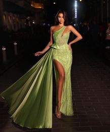Arabic Green Mermaid Evening Dresses With High Thigh Split Elegant One Shoulder Sequins Crystals Tier Ruffles Skirt Long Prom Party Gowns Formal Vestidos BC18125