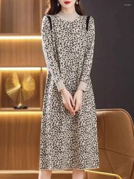 Casual Dresses 2024 Long Sleeve Leopard Sweater Dress Autumn Winter Women Fashion Designer Slim Soft Warm Knitted Midi Fit Lady Frocks