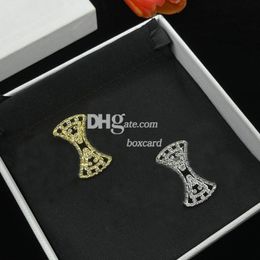 Zarif Rhinestone Lady Brooches Pins Aksesuarlar Tasarımcı 18k harfli kaplama iğneleri Broşlar Hediye Kutusu