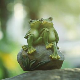 Lovers frog Sculpture Ornaments Outdoor Animal Decoration Garden Resin Statue Garden Frog Flower Pot Decoration Crafts 240122