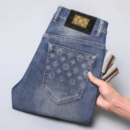 Jeans da uomo firmati 23 Primavera/Estate Nuovo ricamo High end Big Cow Slim Fit Manica dritta Pantaloni lunghi elastici Stampati Stile trendy KR6G