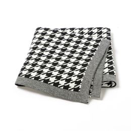 Fashion Houndstooth Pattern Plaid born Girl Stroller Wrap Swaddle Cotton Knit Infant Boy Bedding Sofa Soft Quilt 240122