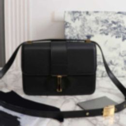Designer Shoulder Bags Luxury Bag Three-dimensional Embossed Letter Hand Flap Gold Lock Montaignes Women Tote Genuine Leather Handbag