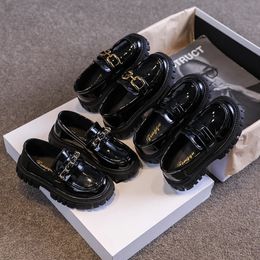 어린이 플랫폼을위한 라오파이 플랫폼 검은 특허 가죽 체인 패션 소년 소녀 플랫 신발 4 계절 우아함 26-36 어린이 신발 240131
