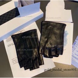 Gloves 2024 Classic Letter Designer Glove Women Leather Gloves Winter Warm Sheepskin Mittens Touch Screen Black Sheepskin Glove 984