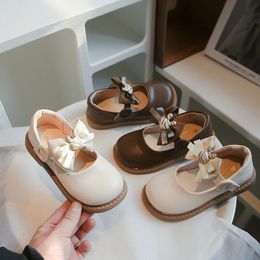 Кожаная обувь для девочек, универсальные мягкие мягкие дышащие лоферы с круглым носком и бантом, детские модные лоферы с петлей и бантом 240131