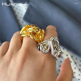 Cluster Rings HUANZHI Irregular Knotted Flower Chunky Ring For Women Girls INS Gold Plated Exaggerated Metal Vintage Jewellery Gifts 2024