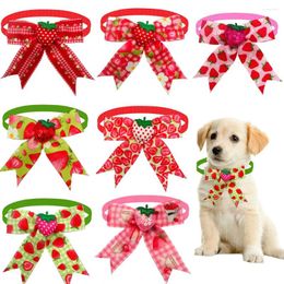 Dog Apparel 50/100pcs Bow Tie Fruit Strawberry Pattern Pet Supplies Small Bowtie Cat Bowties Grooming Accessories