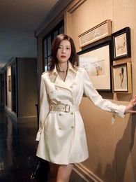 Women's Trench Coats Classic Pearl White Silk Satin Coat Elegant Office Professional Gathering Luxurytrenchcoat Medium Length Gl