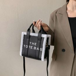 Mini-Handtasche aus Lammhaar für Damen, neue koreanische Ausgabe, westlicher Stil, luxuriös, Umhängetasche mit einer Schulter, 2024, modisch, 78 % Rabatt im Großhandel