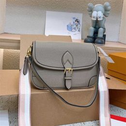 Chic C-letter Crossbody Designer Bag For Women Luxury Handbag Women Fashion Shoulder Bags Classic Knurling Messenger Bag Purse