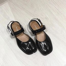 Sapato casual adorável vestido de alta qualidade ensolarado sandália plana maisons margiela treinador verão caminhada sapatos de luxo mm6 ballet chinelo mulheres homens mocassins praia designer sneaker