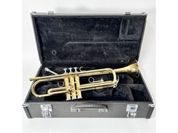 YTR 2330 Gold Trumpet Standard Beginner mouthpiece with Case